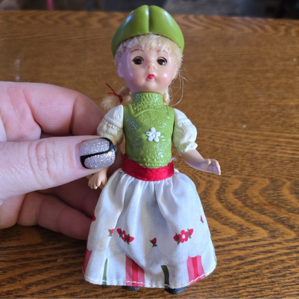 McDonalds Happy Meal Toys Madame Alexander Hansel & Gretel Gretel Doll 2010 5"